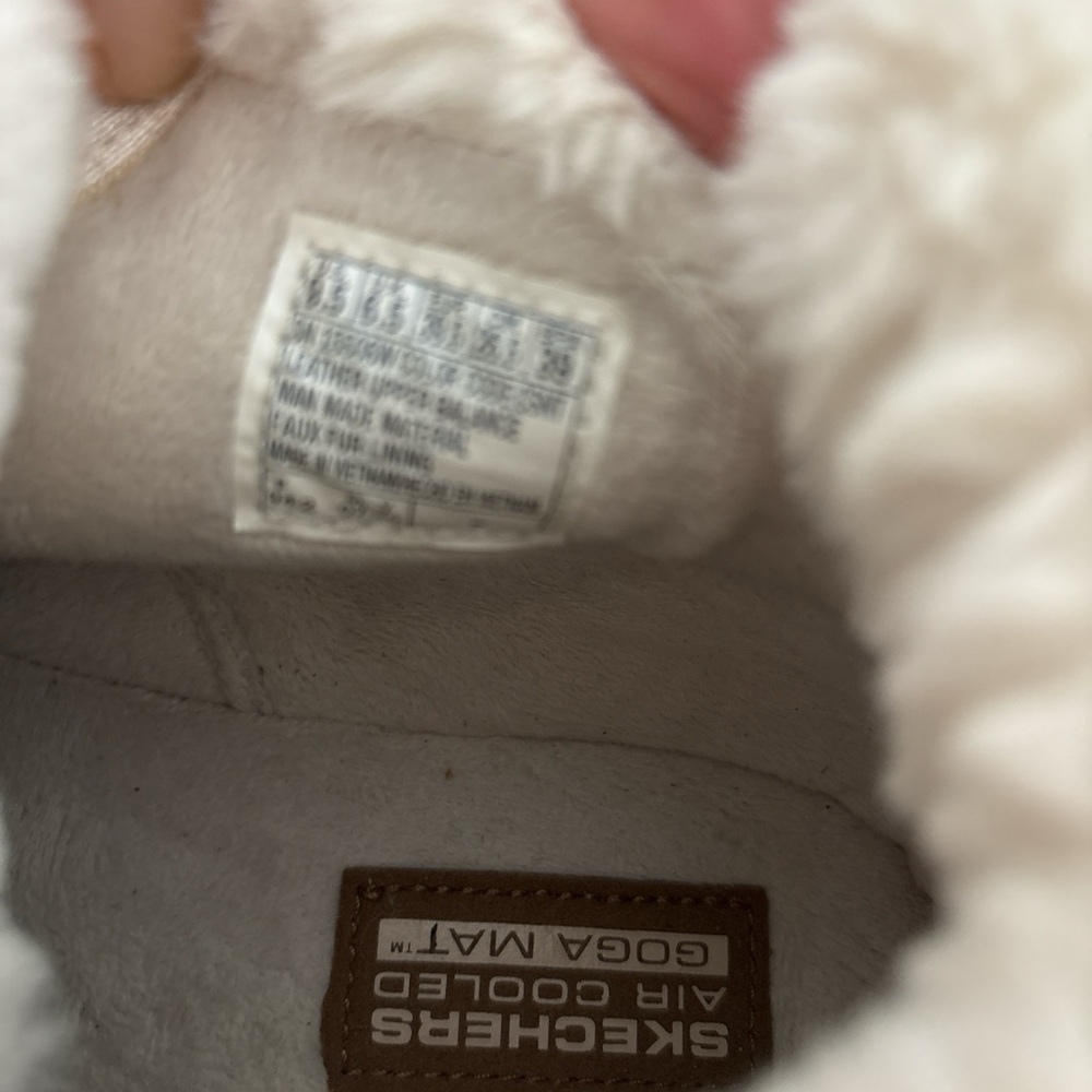 Skechers  women’s Tan Ankle Boots with White Fur. 9.5 - Picture 7 of 7